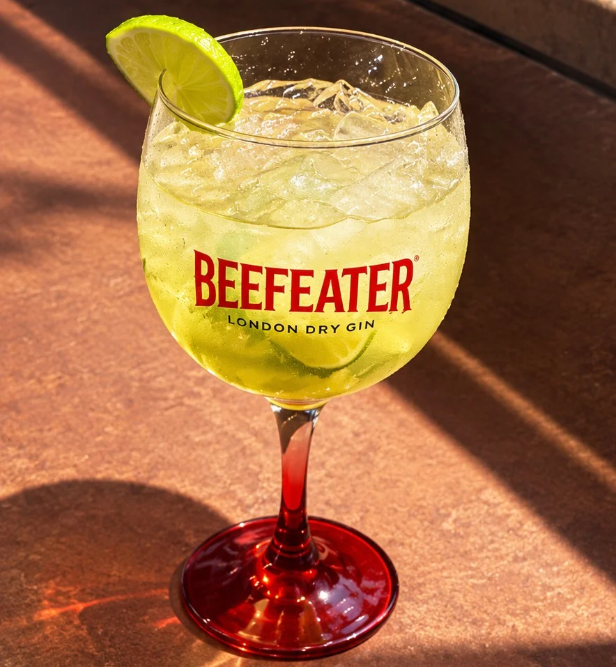Gin tônica Beefeater servido no bar do 666 Pinheiros